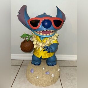 Disney Auctions Lilo & Stitch Hawaiian Tourist Big Figure Statue LE 350 RARE